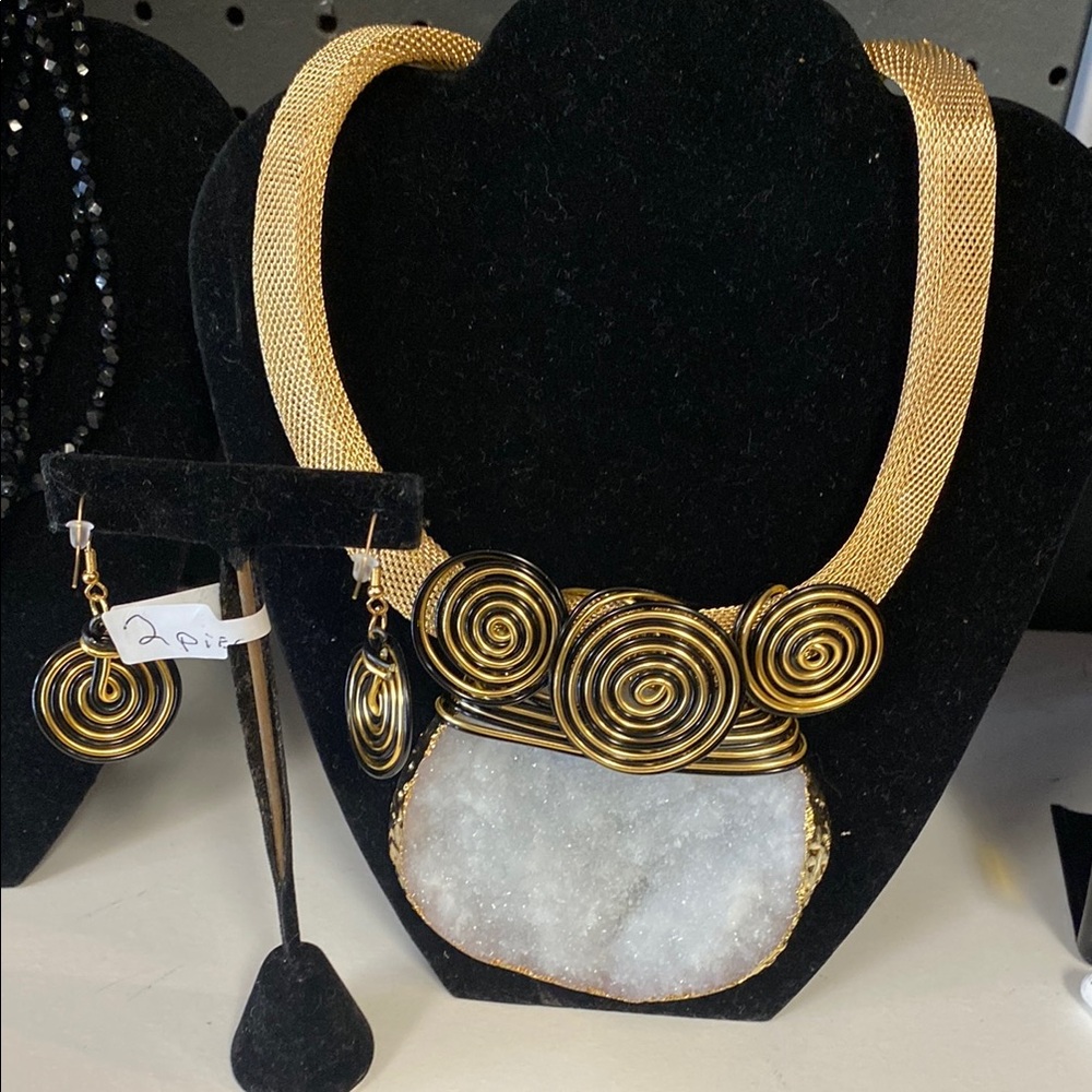 Gold and Black Swirl Necklace with stone Set